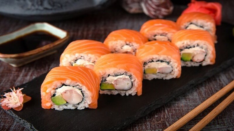 Sushi cá hồi