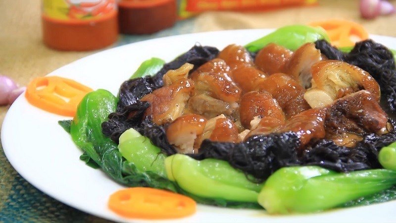 Chân giò hầm tóc tiên