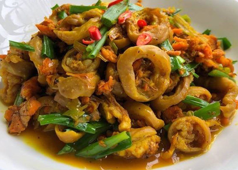 Lòng lợn xào nghệ