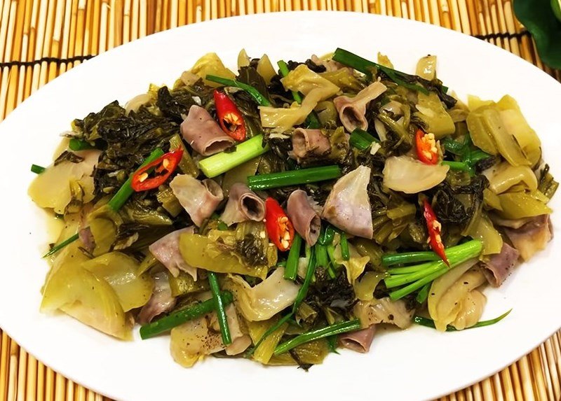 Lòng lợn xào dưa cải