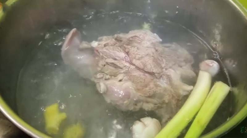 Luộc lưỡi heo 