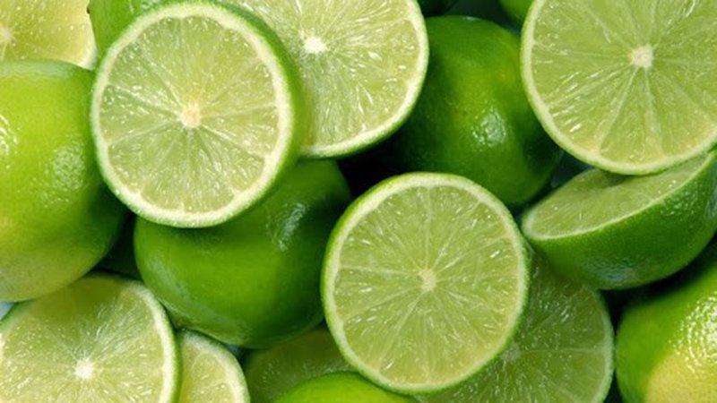Chanh tươi tẩy tế bào chết giúp loại bỏ thâm và làm hồng cô bé