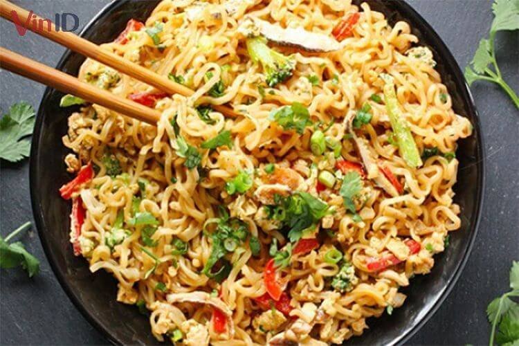 Thành phẩm mì xào trứng cà chua