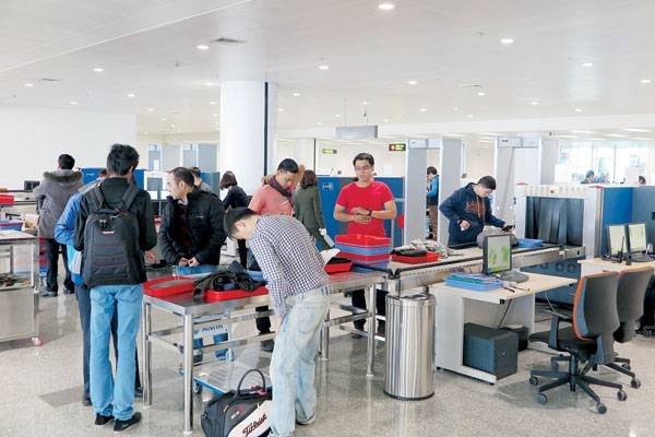 Hoàn tất thủ tục sau đó kiểm tra hành lý