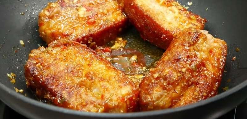 Rim thịt với hỗn hợp nước sốt 