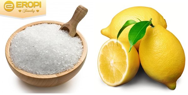 công dụng tuyệt vời từ chanh + muối hạt to + nước Chanh và muối là những nguyên liệu trong bếp của mỗi gia đình Việt, có công dụng tuyệt vời để làm sáng bạc.