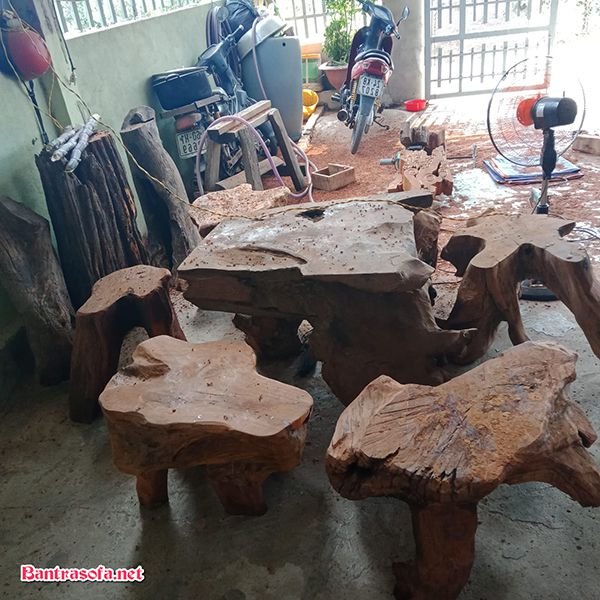 Xử lý cơ bản khối gỗ khi làm bàn ghế gốc cây