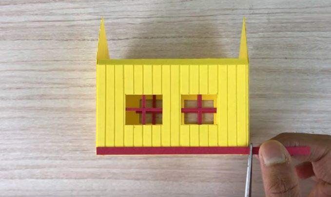 Bạn hãy dán viền đỏ ở dưới ngôi