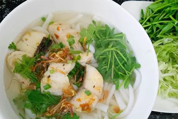 bánh canh cá lóc ngon, thơm, hấp dẫn, không tanh