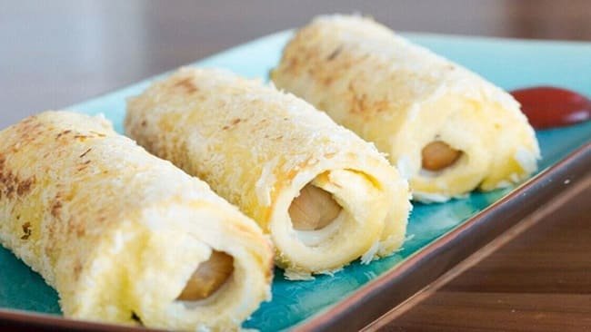Món bánh mì cuộn xúc xích phô mai Món bánh mì cuộn xúc xích phô mai