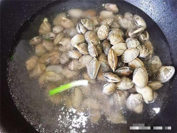Đầu bếp mách 5 mẹo làm sạch ngao, ngao nhả cát nhanh, thịt tươi ngon - Ảnh 3. Đầu bếp mách 5 mẹo làm sạch ngao, ngao nhả cát nhanh, thịt tươi ngon - Ảnh 3.