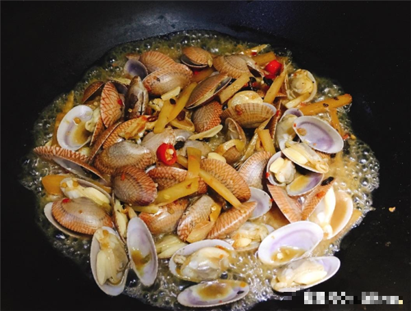 Đầu bếp mách 5 mẹo làm sạch ngao, ngao nhả cát nhanh, thịt tươi ngon - Ảnh 5. Đầu bếp mách 5 mẹo làm sạch ngao, ngao nhả cát nhanh, thịt tươi ngon - Ảnh 5.