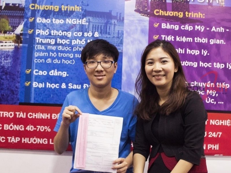 Du học sinh EduPath nhận giấy hồng đậu phỏng vấn.