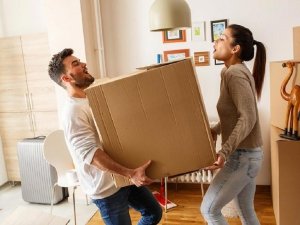 Những tư thế sai khiến lưng đau do bê đồ nặng
