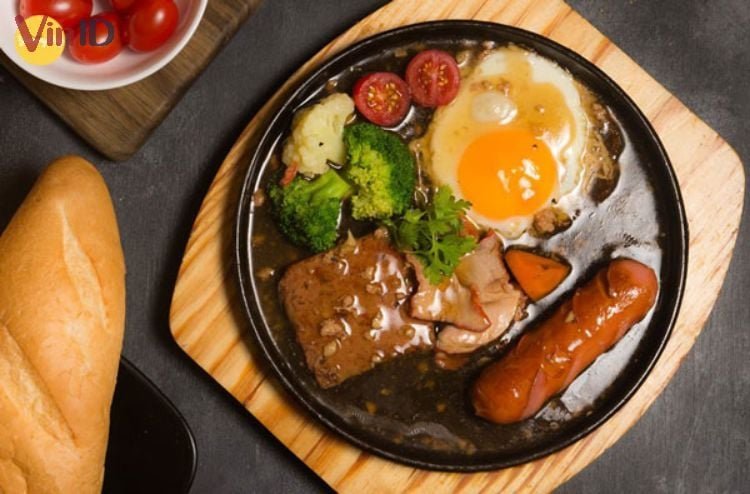 Bánh mì chảo thập cẩm 