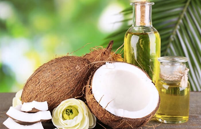 Chăm sóc tóc khô bằng dầu dừa