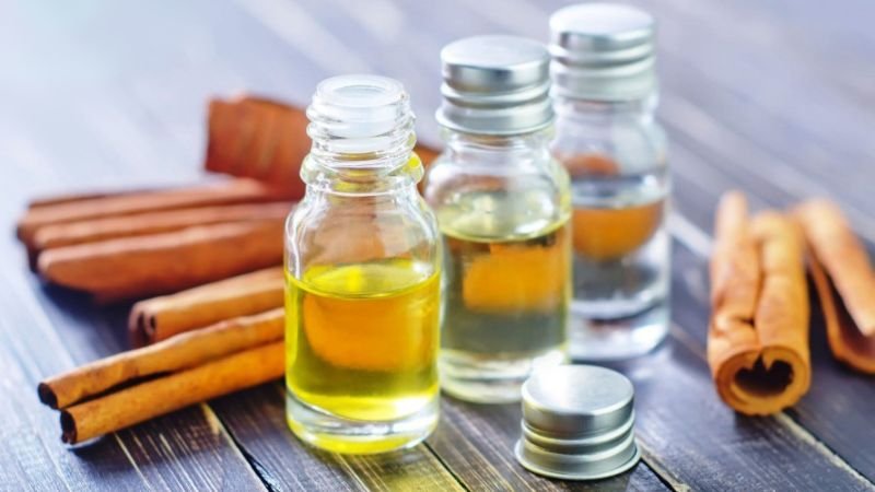 Làm tinh dầu quế bằng phương pháp cách thủy Làm tinh dầu quế bằng phương pháp cách thủy