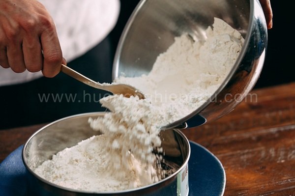 Trộn phần hỗn hợp bột khô Trộn phần hỗn hợp bột khô