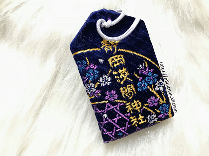 Bùa Omamori bảo vệ thân chủ