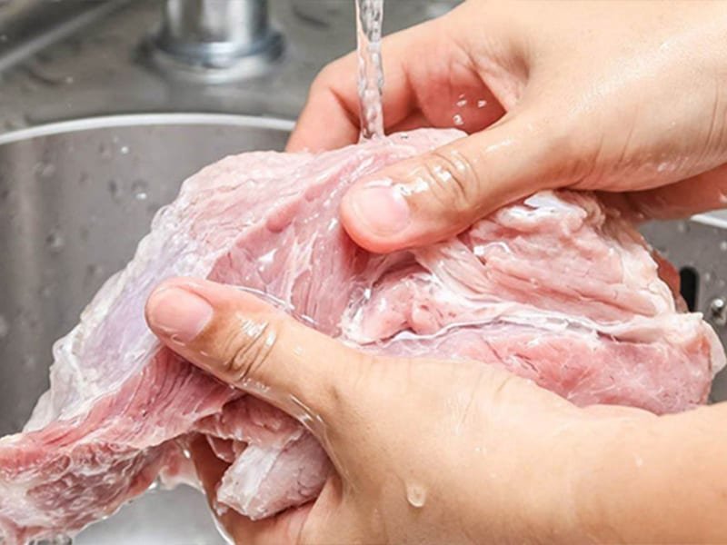 Sơ chế sạch thịt heo