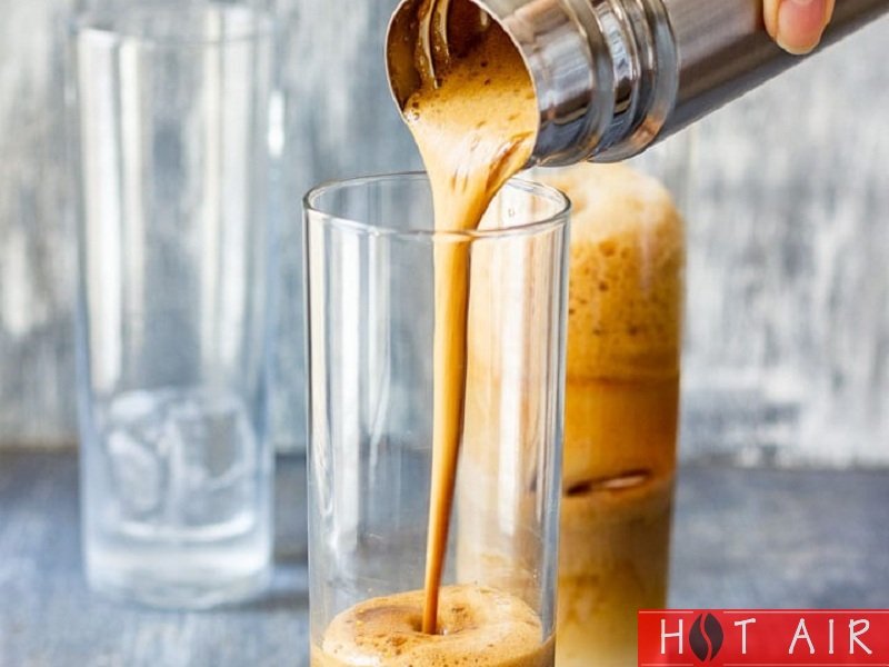 Bước 3 - Cách pha cafe cốt dừa đá