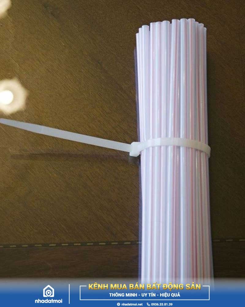 Cố định lại bằng dây nhựa