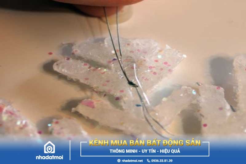 Làm dây treo cho bông tuyết