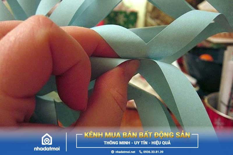 Cố định để các cánh hoa được chắc chắn