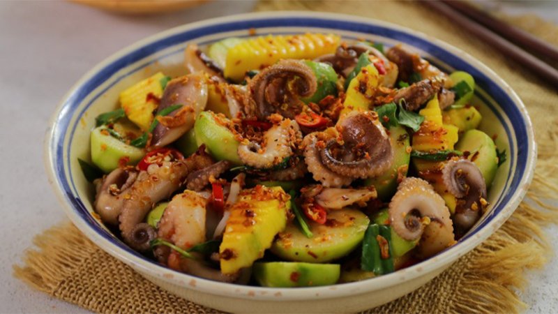 Bạch tuộc trộn cóc non sốt Thái chua cay thành phẩm