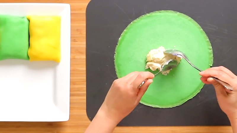 hướng dẫn làm bánh crepe sầu riêng lá dứa
