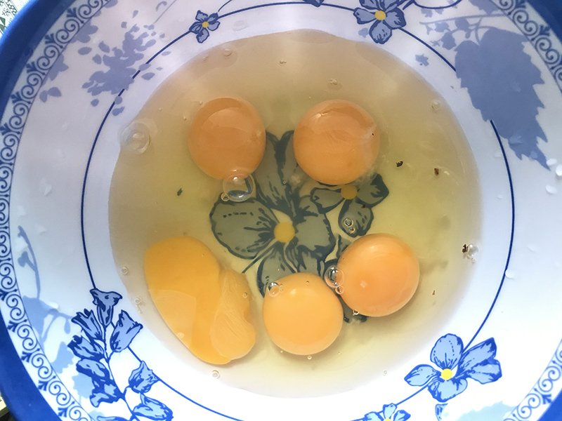 Cách làm bánh flan phô mai mềm mịn không bị rỗ