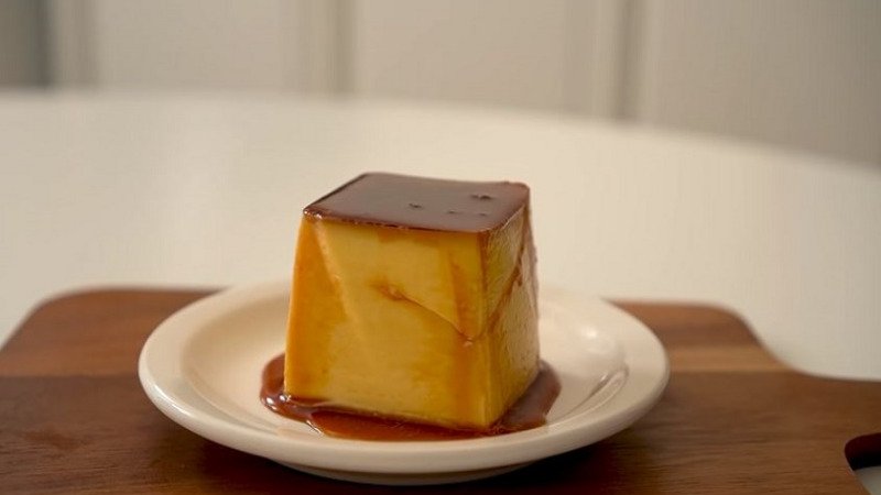 Thưởng thức bánh pudding trứng sữa