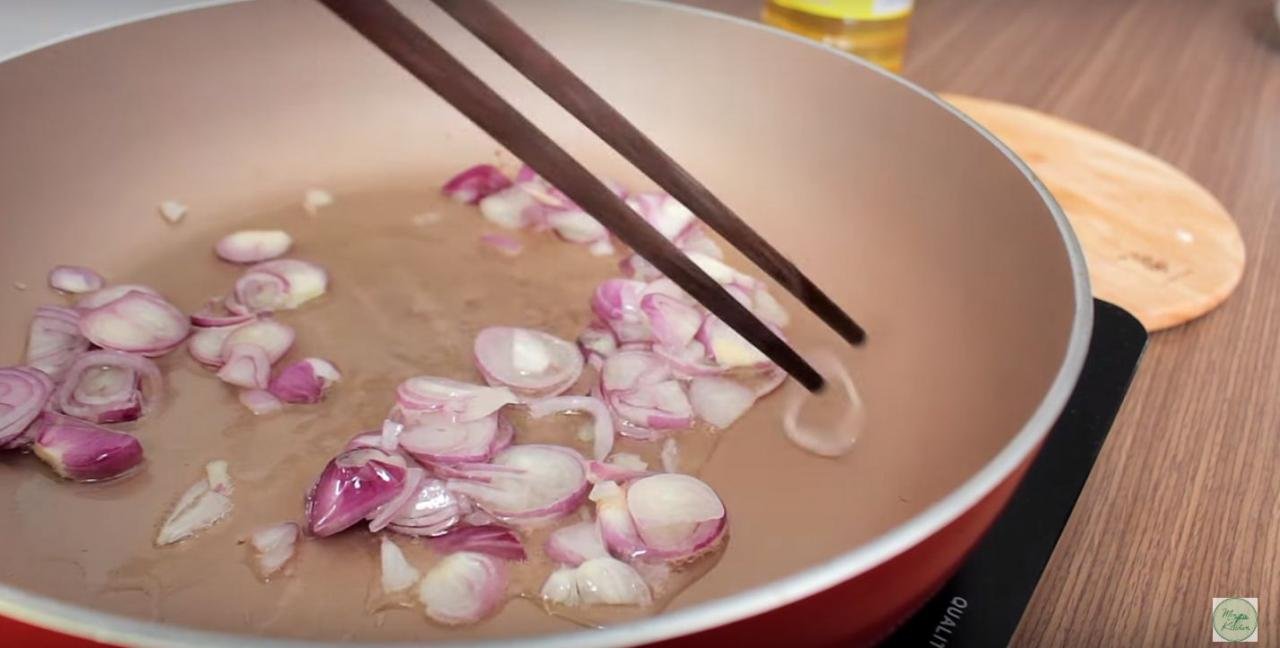 Cách làm bánh tráng trộn sốt mayonnaise béo ngon 4