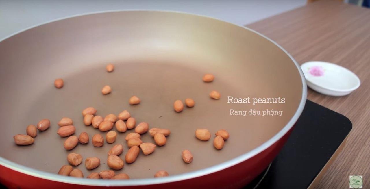 Cách làm bánh tráng trộn sốt mayonnaise béo ngon 6