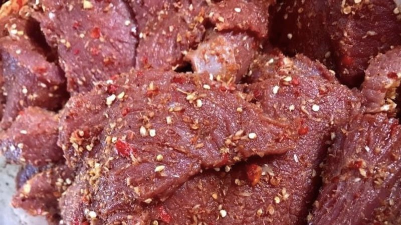 Chế biến nguyên liệu ướp thịt bò Chế biến nguyên liệu ướp thịt bò