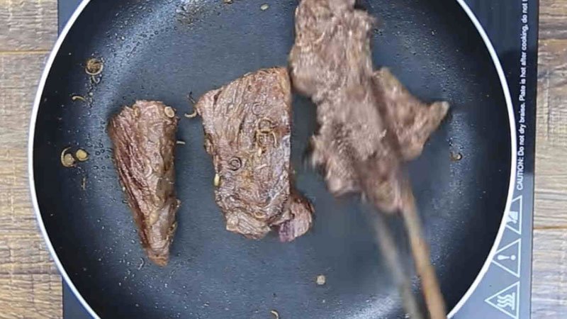 Dùng chảo chống dính Dùng chảo chống dính