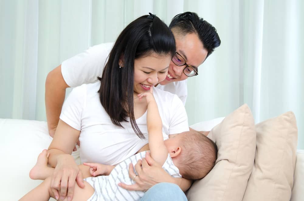 mẹ dùng bột ngũ cốc lợi sữa giúp bé bú no