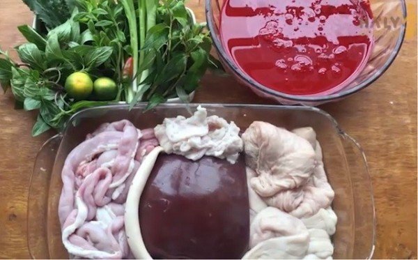 Nguyên liệu chính làm món dồi heo - cách làm dồi heo ngon