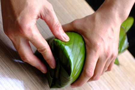 Cách làm giò thủ bằng tay truyền thống chuẩn ngon cho ngày Tết thêm ấm áp