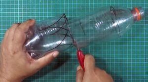 cách làm hộp đựng bút bằng chai nhựa 3