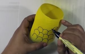 cách làm hộp đựng bút bằng chai nhựa 7