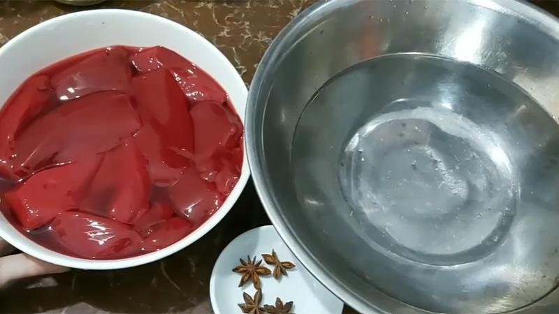 Nguyên liệu làm huyết heo luộc