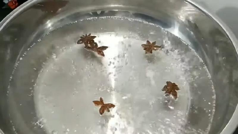 Hoa hồi giúp khử mùi tanh cho huyết heo luộc