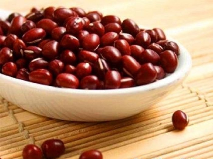 Đậu đỏ đem ngâm và luộc chín Đậu đỏ đem ngâm và luộc chín