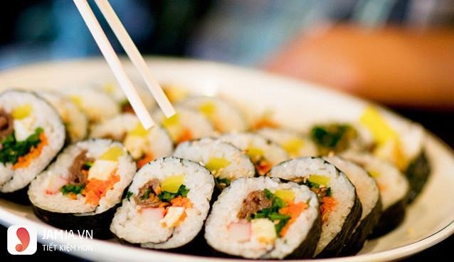 Cách làm kimbap bằng lá rong biển 6