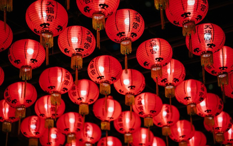 Lồng đèn tròn màu đỏ trong dịp lễ Trung thu