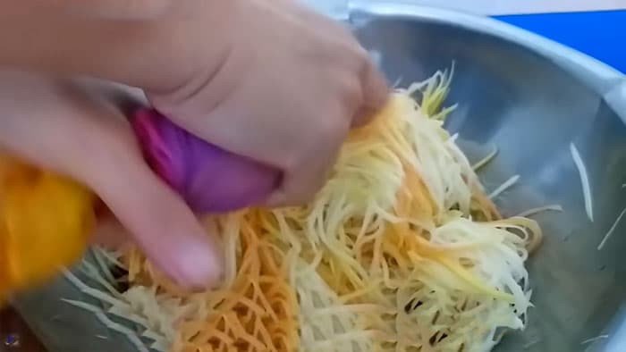 Cách làm mắm cá linh trộn đu đủ