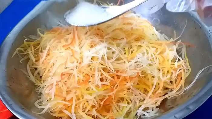 Cách làm mắm cá linh trộn đu đủ