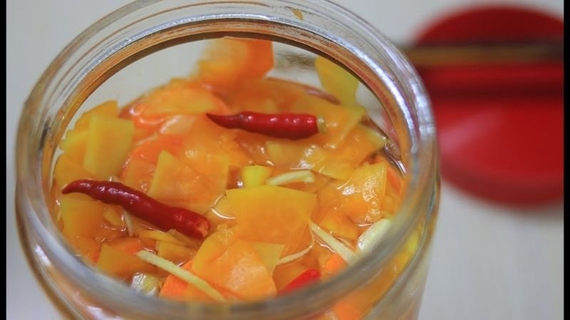 Nên bảo quản mắm đu đủ trong hủ và đậy kín