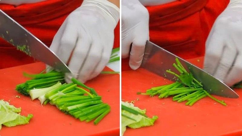 Hành lá và cần tàu rửa sạch, cắt thành từng khúc khoảng 5cm